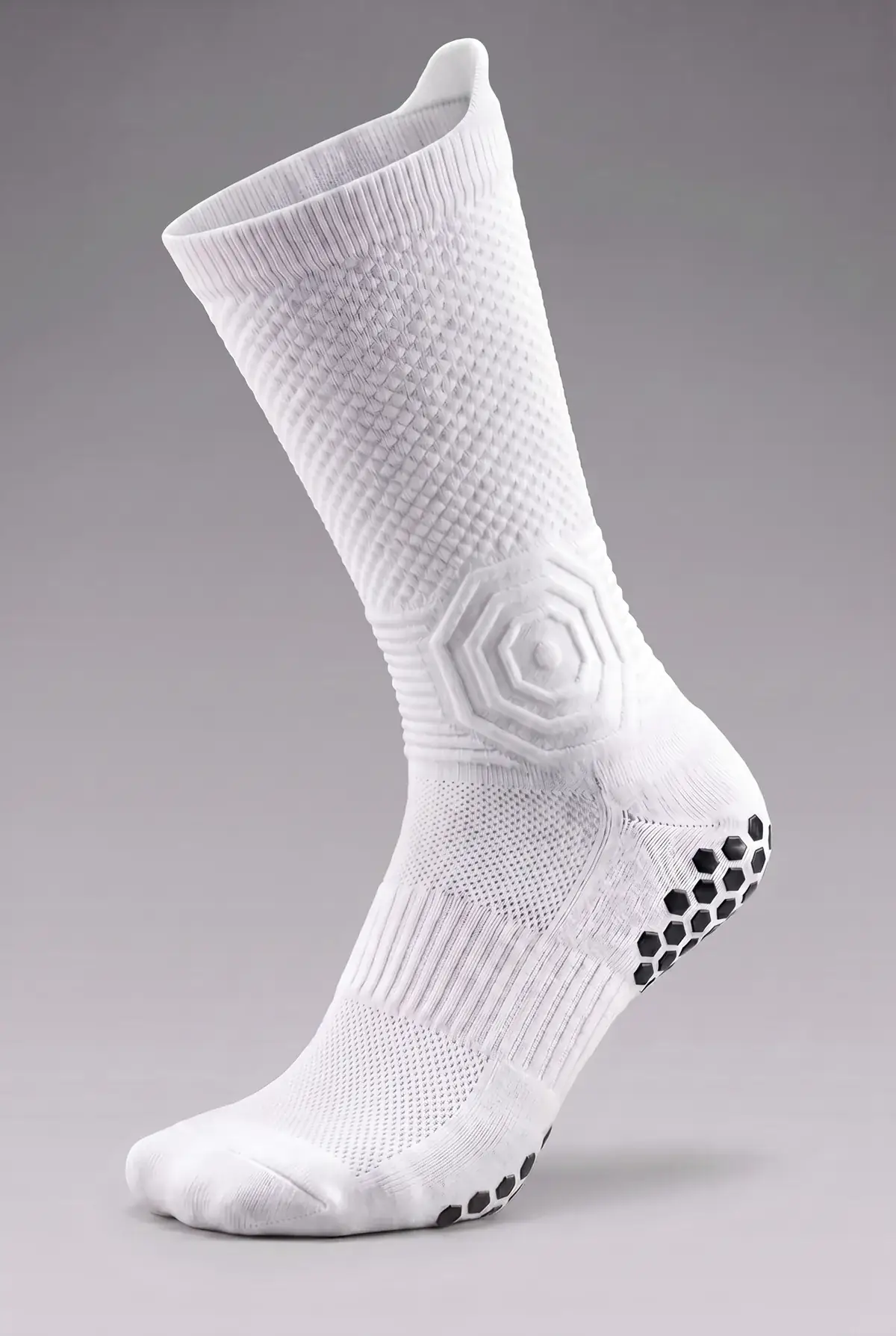 Knit Lab grip sock, tampak 3/4: hexagon grip panel di sisi + grip dots di sol
